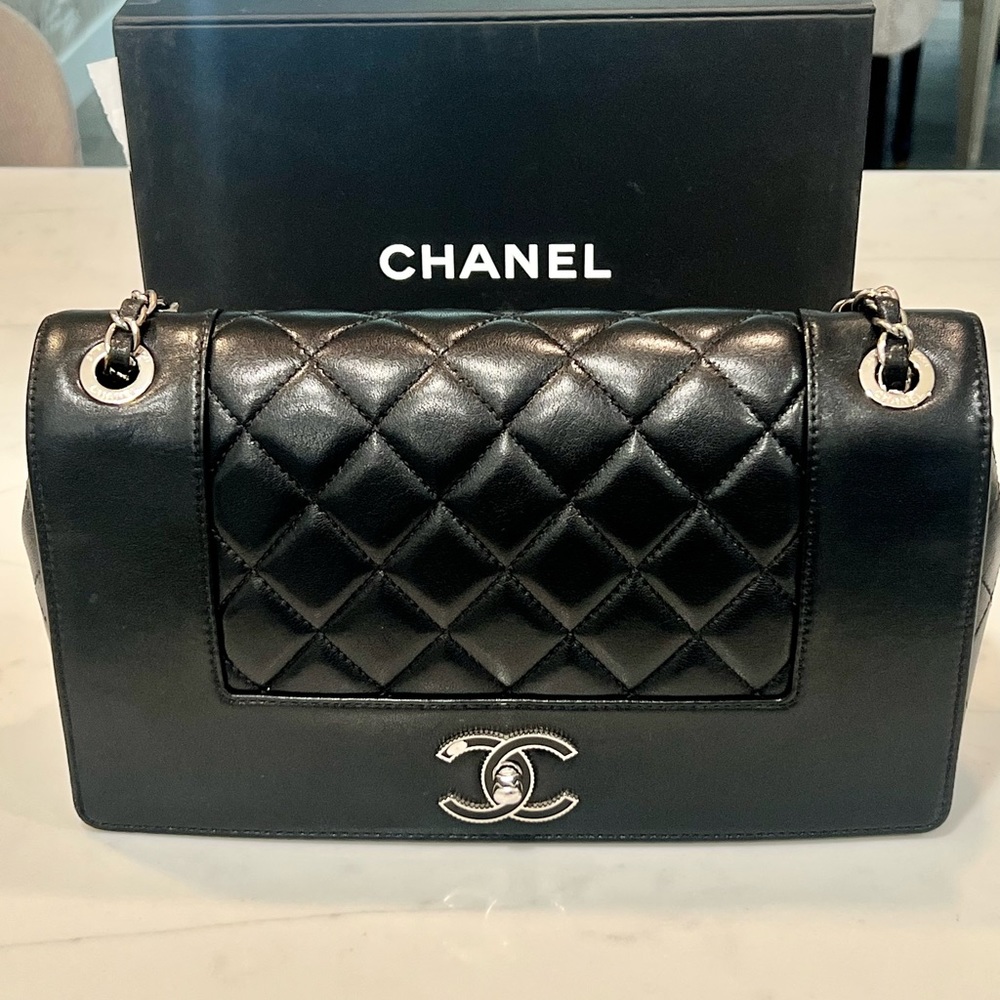 CHANEL Handbag